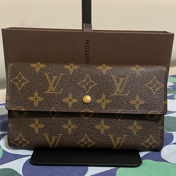 Louis Vuitton Monogram International Tri-Fold Wallet - Picture 1 of 15